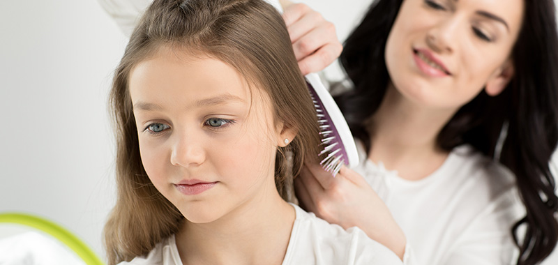 Penteado Infantil Fácil com Tiara em Tranças de Duas Pontas