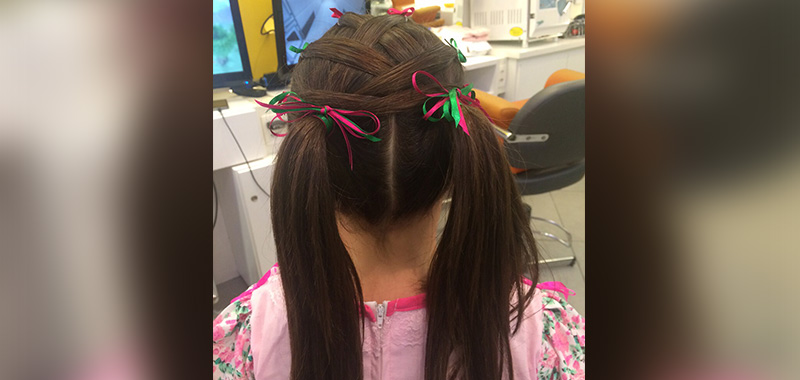 Penteado Infantil com elásticos coloridos, tranças e Maria