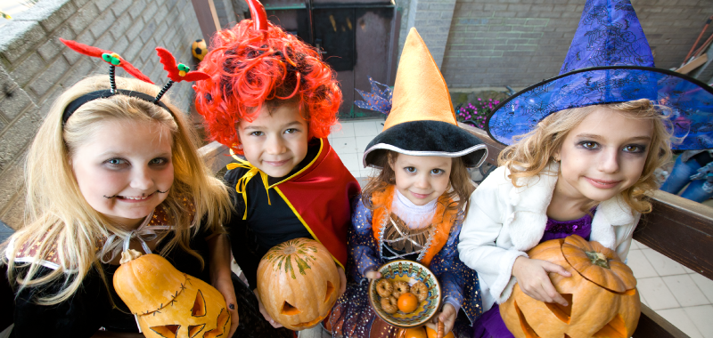 como fazer roupa halloween infantil  Maquiagem de vampiro infantil,  Maquiagem halloween, Fantasia de vampiro